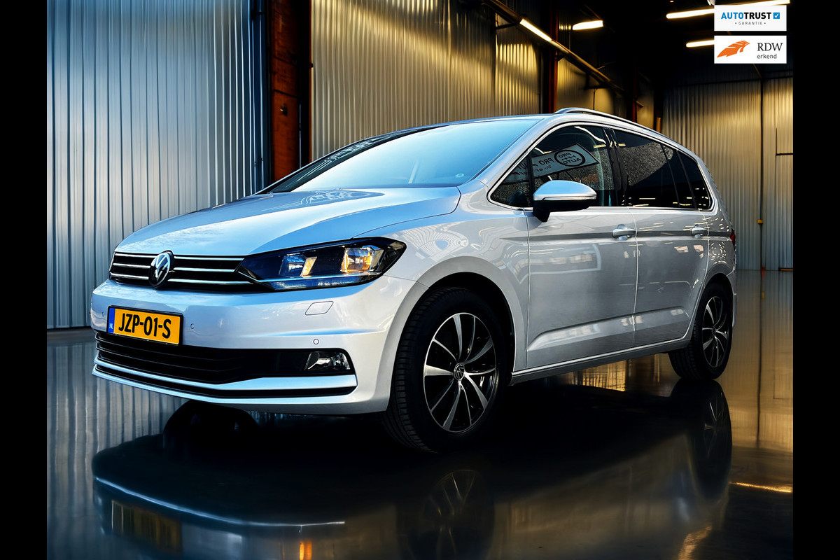 Volkswagen Touran 1.5 TSI Highline 7p Carplay__Clima_17''LMV