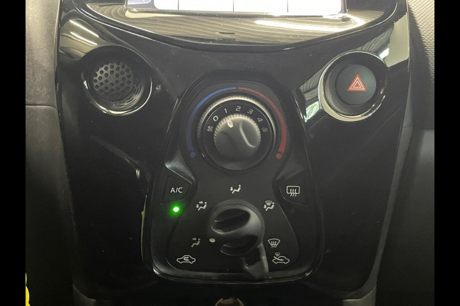 Citroën C1 1.0 VTi Feel Airco Navigatie Apple Carplay Android Auto Achteruitrij camera Leder Multifunctioneel stuurwiel