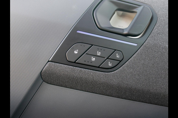 Kia EV2 GT-Line 61 kWh | 5p. | Actieprijs* | Navi. | Clima. | Adapt. Cruise. | Stoel&Stuur Verwarming | Dakrails | 15L Frunk | Harman Kardon | Glazen Kanteldak | Vegan Lederen Stoelbekleding 'GT-Line' | Slimme Parkeerassistentie | Dodehoekcamera