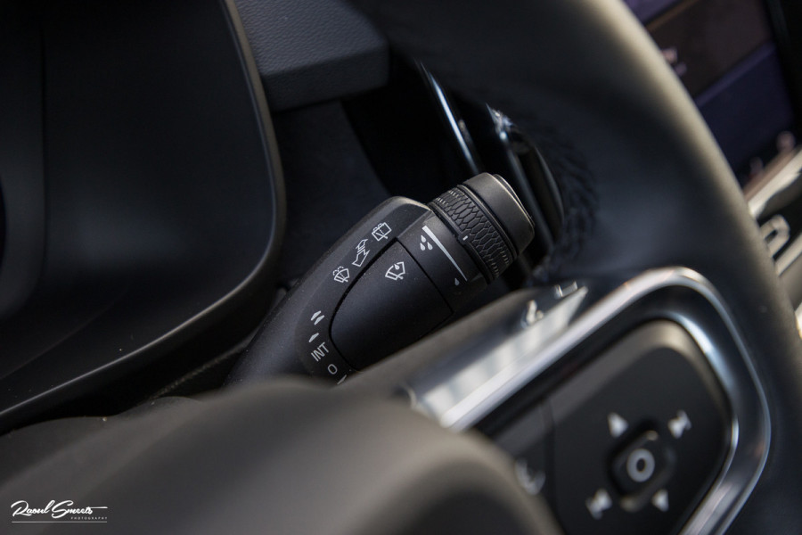 Volvo XC40 Recharge Ultimate 70 kWh | Panoramadak | Adaptieve cruise | Blis | Memory | Harman Kardon |
