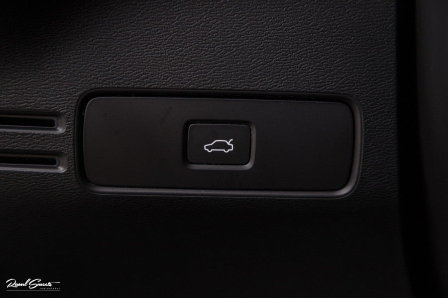 Volvo XC40 Recharge Ultimate 70 kWh | Panoramadak | Adaptieve cruise | Blis | Memory | Harman Kardon |