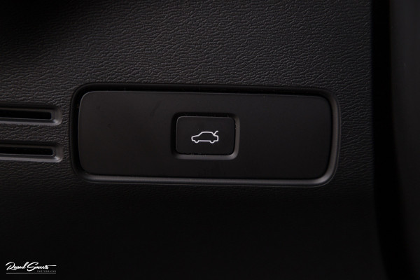 Volvo XC40 Recharge Ultimate 70 kWh | Panoramadak | Adaptieve cruise | Blis | Memory | Harman Kardon |
