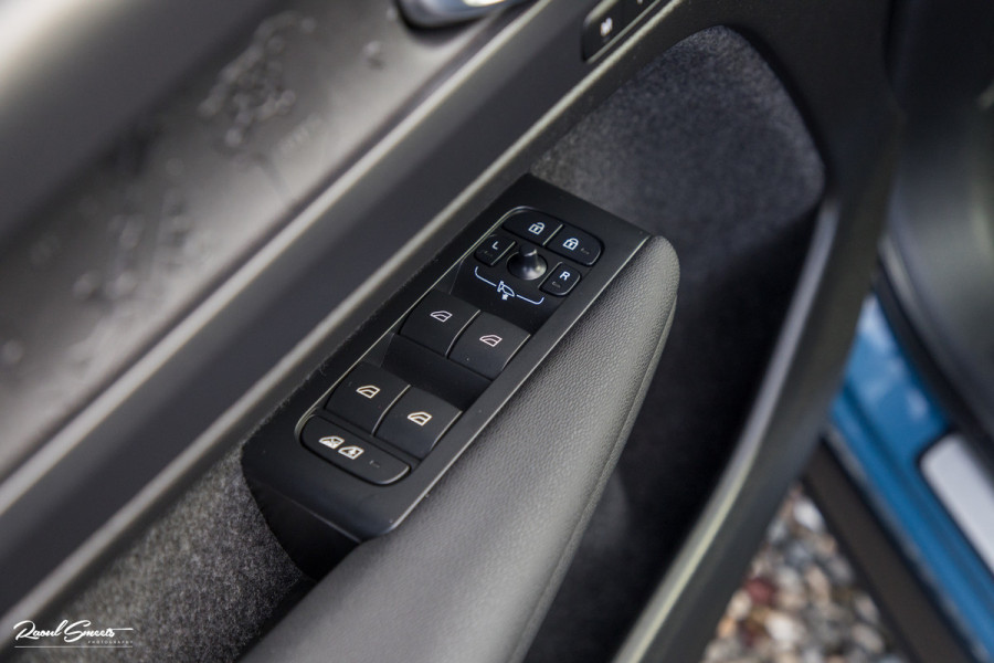 Volvo XC40 Recharge Ultimate 70 kWh | Panoramadak | Adaptieve cruise | Blis | Memory | Harman Kardon |