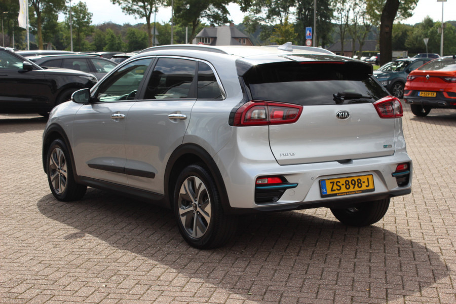 Kia e-Niro ExecutiveLine 64 kWh / SoH 95,5 % / Camera / Leder / Keyless / Stoelventilatie / Navigatie / Dodehoek / DAB / Cruise Control / Warmtepomp