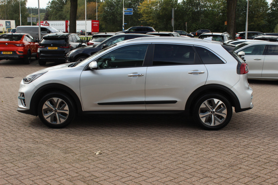 Kia e-Niro ExecutiveLine 64 kWh / SoH 95,5 % / Camera / Leder / Keyless / Stoelventilatie / Navigatie / Dodehoek / DAB / Cruise Control / Warmtepomp