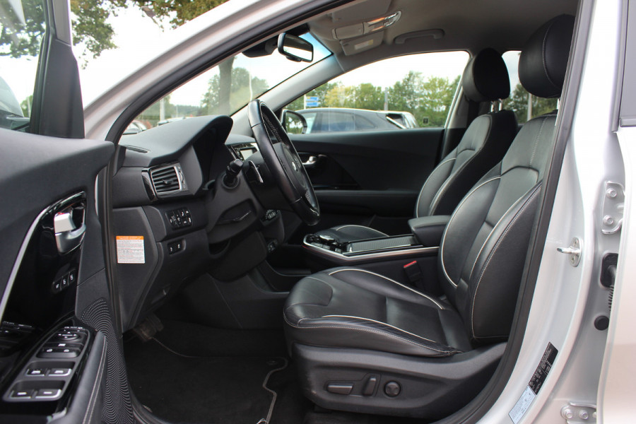 Kia e-Niro ExecutiveLine 64 kWh / SoH 95,5 % / Camera / Leder / Keyless / Stoelventilatie / Navigatie / Dodehoek / DAB / Cruise Control / Warmtepomp