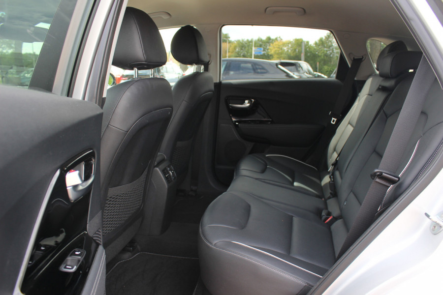 Kia e-Niro ExecutiveLine 64 kWh / SoH 95,5 % / Camera / Leder / Keyless / Stoelventilatie / Navigatie / Dodehoek / DAB / Cruise Control / Warmtepomp