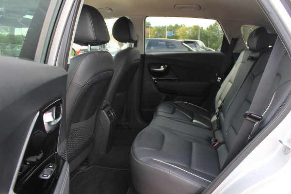 Kia e-Niro ExecutiveLine 64 kWh / SoH 95,5 % / Camera / Leder / Keyless / Stoelventilatie / Navigatie / Dodehoek / DAB / Cruise Control / Warmtepomp