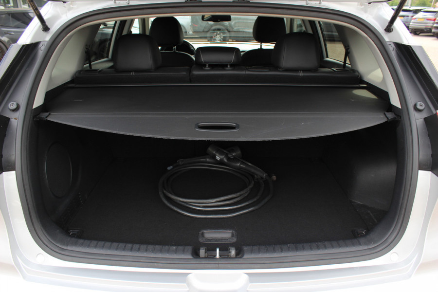 Kia e-Niro ExecutiveLine 64 kWh / SoH 95,5 % / Camera / Leder / Keyless / Stoelventilatie / Navigatie / Dodehoek / DAB / Cruise Control / Warmtepomp