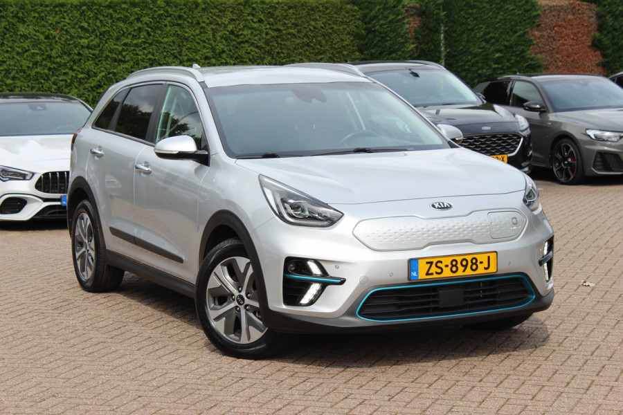 Kia e-Niro ExecutiveLine 64 kWh / SoH 95,5 % / Camera / Leder / Keyless / Stoelventilatie / Navigatie / Dodehoek / DAB / Cruise Control / Warmtepomp