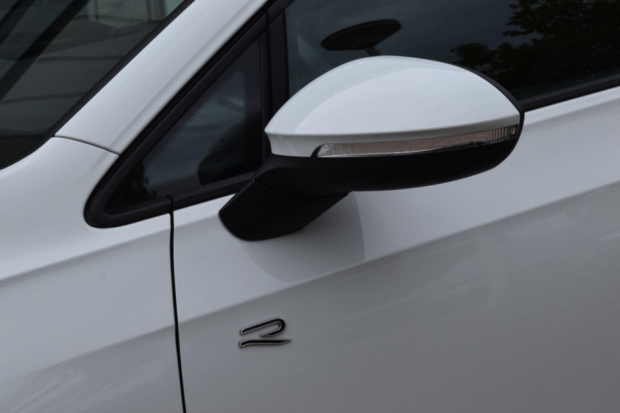 Volkswagen Golf 1.5 eTSI R-Line|Camera|Sfeer|Carplay|