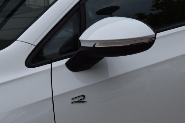 Volkswagen Golf 1.5 eTSI R-Line|Camera|Sfeer|Carplay|