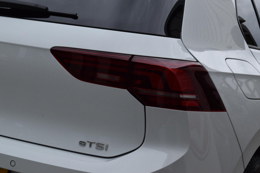 Volkswagen Golf 1.5 eTSI R-Line|Camera|Sfeer|Carplay|