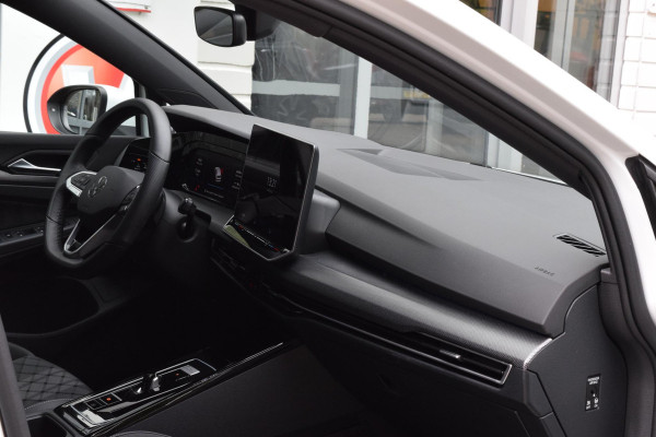 Volkswagen Golf 1.5 eTSI R-Line|Camera|Sfeer|Carplay|