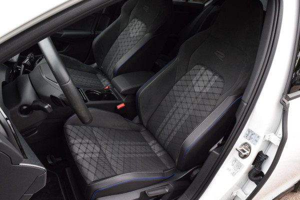 Volkswagen Golf 1.5 eTSI R-Line|Camera|Sfeer|Carplay|