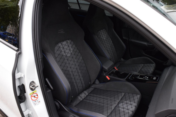 Volkswagen Golf 1.5 eTSI R-Line|Camera|Sfeer|Carplay|