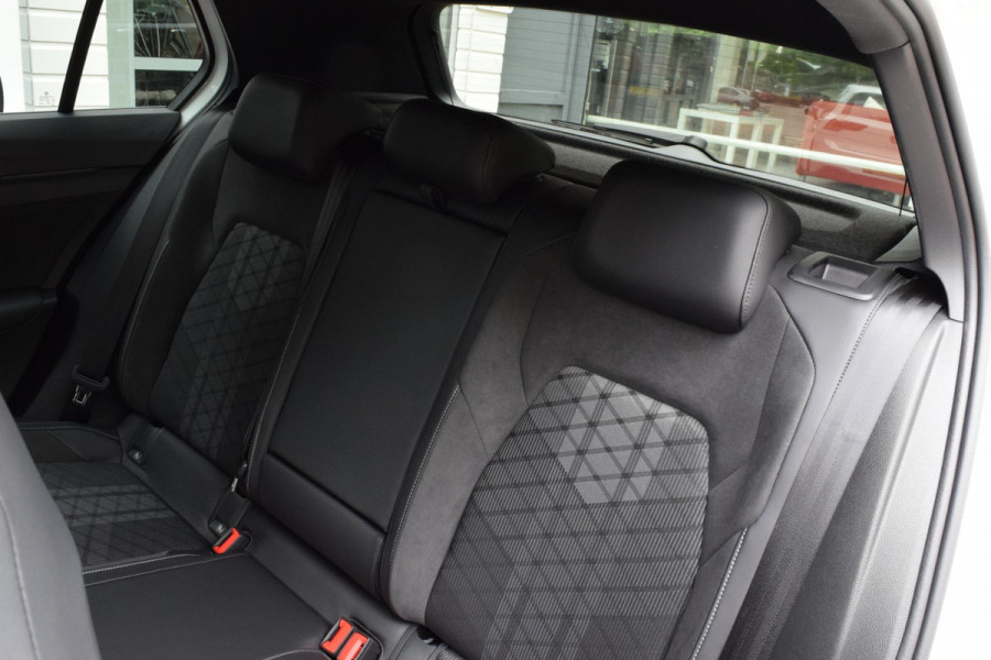 Volkswagen Golf 1.5 eTSI R-Line|Camera|Sfeer|Carplay|