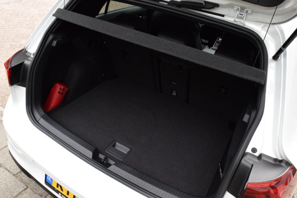 Volkswagen Golf 1.5 eTSI R-Line|Camera|Sfeer|Carplay|