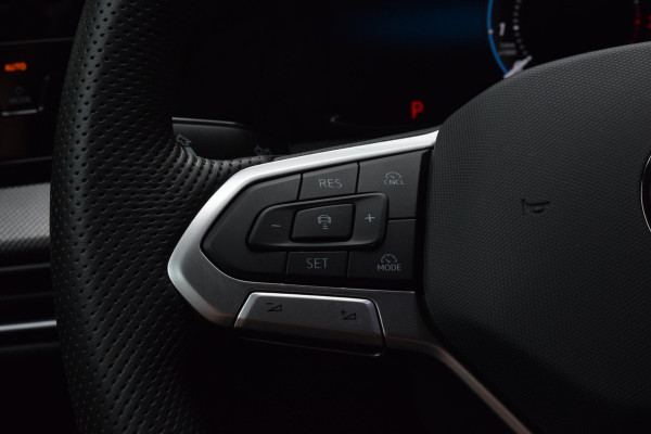 Volkswagen Golf 1.5 eTSI R-Line|Camera|Sfeer|Carplay|