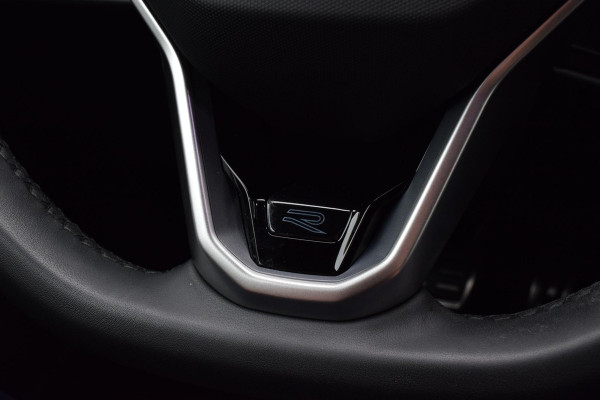 Volkswagen Golf 1.5 eTSI R-Line|Camera|Sfeer|Carplay|