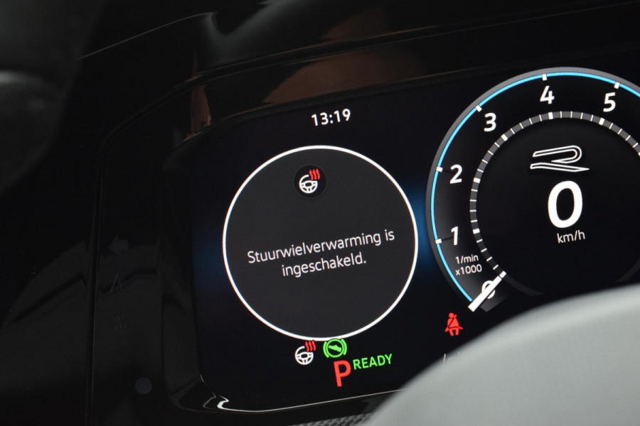 Volkswagen Golf 1.5 eTSI R-Line|Camera|Sfeer|Carplay|