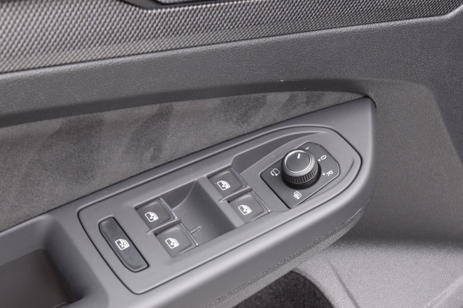 Volkswagen Golf 1.5 eTSI R-Line|Camera|Sfeer|Carplay|