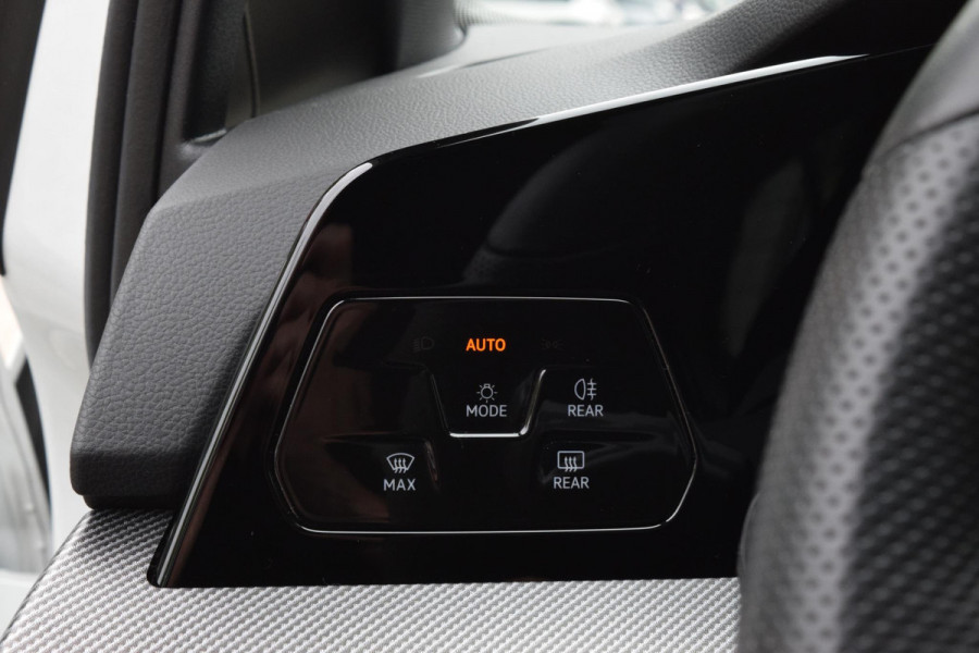 Volkswagen Golf 1.5 eTSI R-Line|Camera|Sfeer|Carplay|