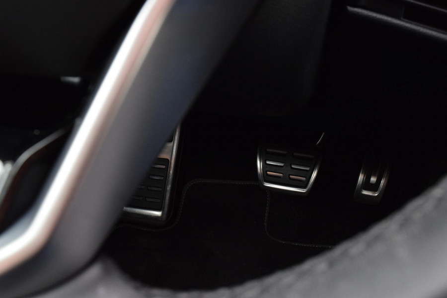 Volkswagen Golf 1.5 eTSI R-Line|Camera|Sfeer|Carplay|