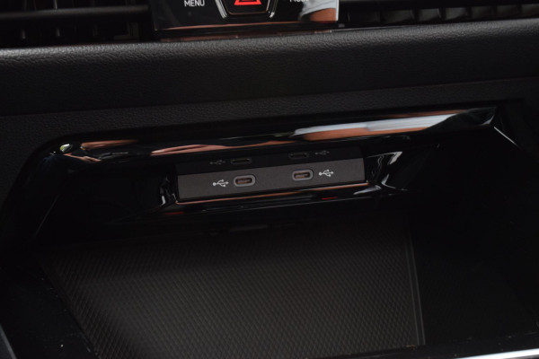 Volkswagen Golf 1.5 eTSI R-Line|Camera|Sfeer|Carplay|