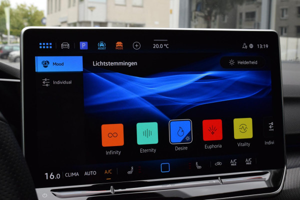 Volkswagen Golf 1.5 eTSI R-Line|Camera|Sfeer|Carplay|