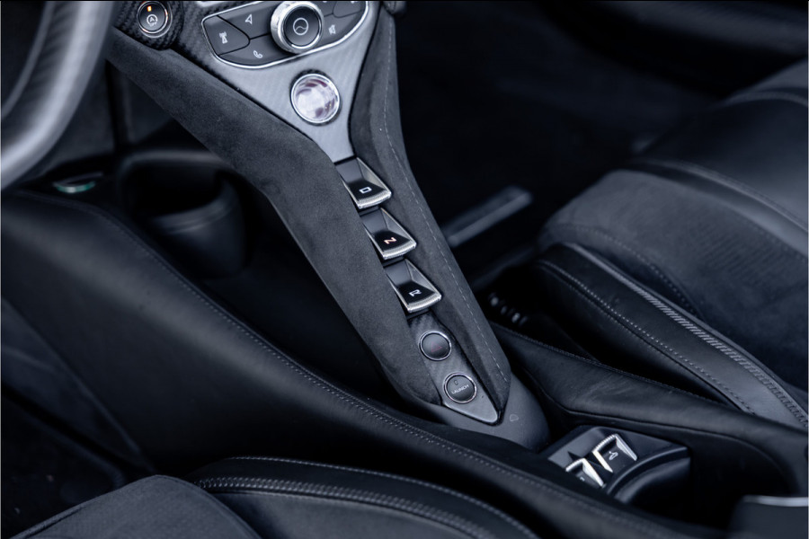 McLaren 720S Spider - N-Largo 1 of 15 4.0 V8 - Lift | B&W | Carbon | Alcantara