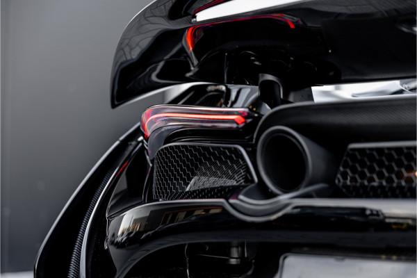 McLaren 720S Spider - N-Largo 1 of 15 4.0 V8 - Lift | B&W | Carbon | Alcantara