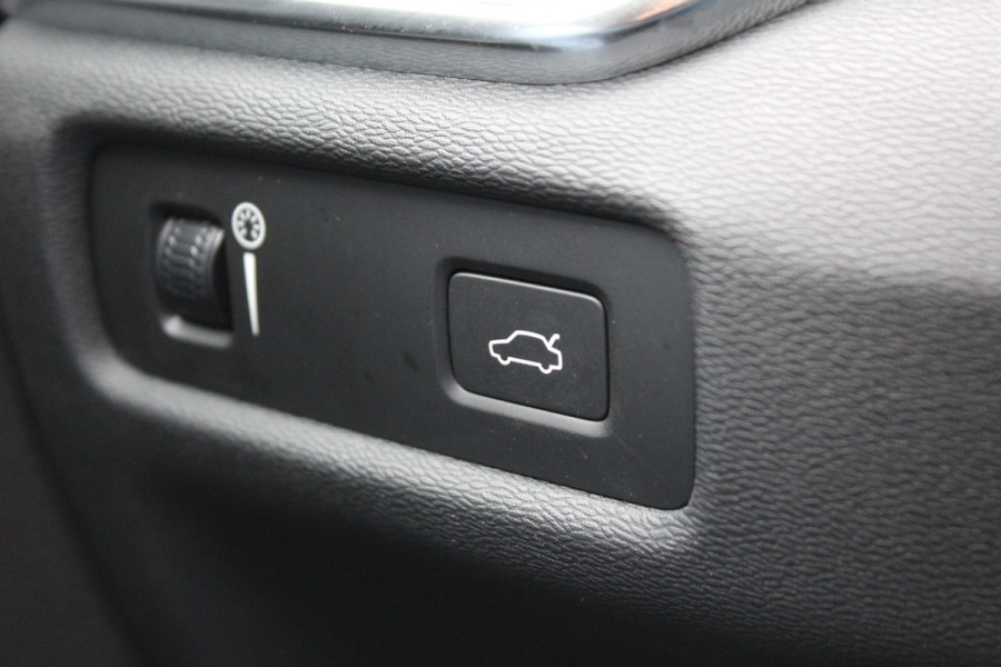 Volvo V60 2.0 B3 Inscription | Panoramadak | Trekhaak | Leder | BLIS | Navigatie