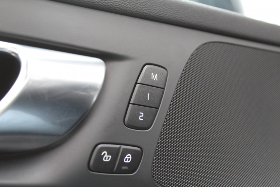 Volvo V60 2.0 B3 Inscription | Panoramadak | Trekhaak | Leder | BLIS | Navigatie