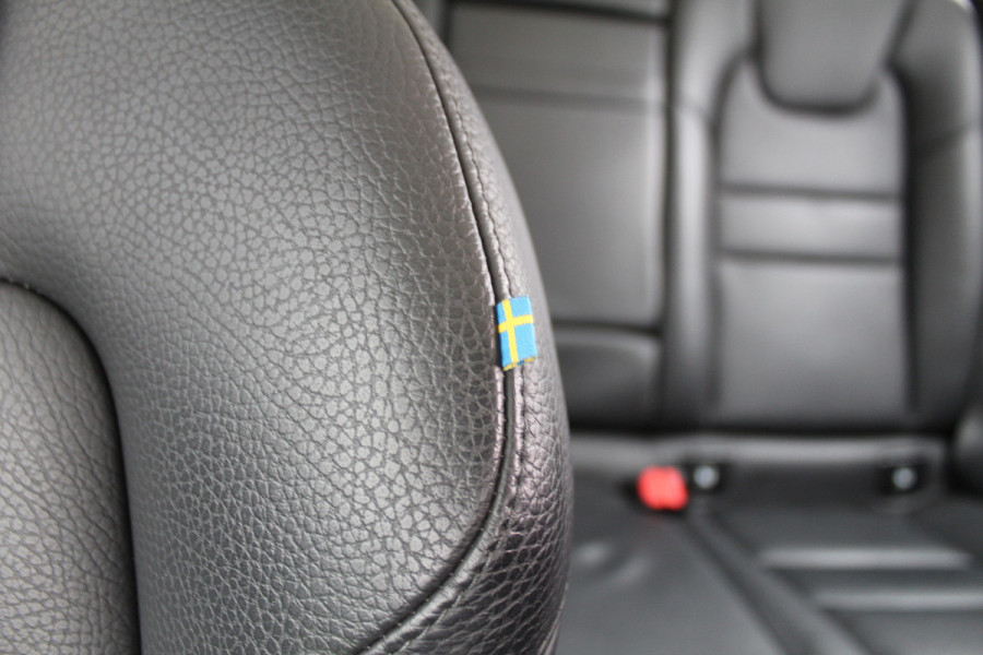 Volvo V60 2.0 B3 Inscription | Panoramadak | Trekhaak | Leder | BLIS | Navigatie