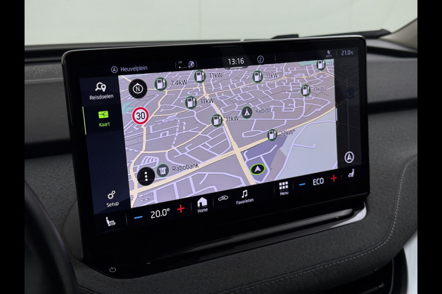 Škoda ENYAQ iV 80 204PK Warmtepomp Trekhaak SOH 92% Camera 3-Zone Ecc Stoel+Stuur+Achterbankverwarming Navi Apple Carplay Android Auto P-Assist Lmv Led Isofix Cruise Control Keyless-go Rijstrooksensor met correctie 1.000KG Trekgewicht 1e Eigenaar Origineel Nederlandse Auto