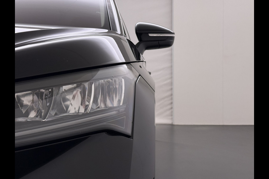 Škoda ENYAQ iV 80 204PK Warmtepomp Trekhaak SOH 92% Camera 3-Zone Ecc Stoel+Stuur+Achterbankverwarming Navi Apple Carplay Android Auto P-Assist Lmv Led Isofix Cruise Control Keyless-go Rijstrooksensor met correctie 1.000KG Trekgewicht 1e Eigenaar Origineel Nederlandse Auto