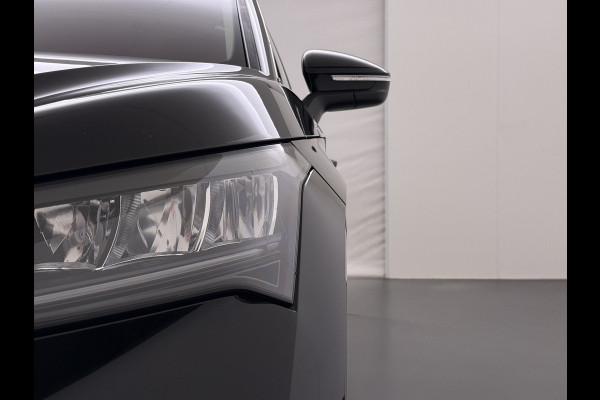 Škoda ENYAQ iV 80 204PK Warmtepomp Trekhaak SOH 92% Camera 3-Zone Ecc Stoel+Stuur+Achterbankverwarming Navi Apple Carplay Android Auto P-Assist Lmv Led Isofix Cruise Control Keyless-go Rijstrooksensor met correctie 1.000KG Trekgewicht 1e Eigenaar Origineel Nederlandse Auto
