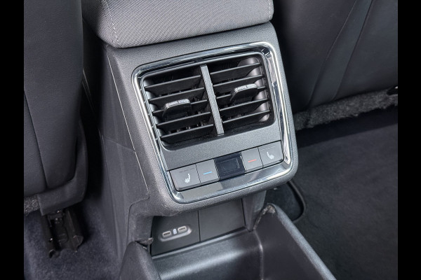 Škoda ENYAQ iV 80 204PK Warmtepomp Trekhaak SOH 92% Camera 3-Zone Ecc Stoel+Stuur+Achterbankverwarming Navi Apple Carplay Android Auto P-Assist Lmv Led Isofix Cruise Control Keyless-go Rijstrooksensor met correctie 1.000KG Trekgewicht 1e Eigenaar Origineel Nederlandse Auto