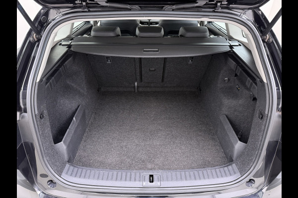 Škoda ENYAQ iV 80 204PK Warmtepomp Trekhaak SOH 92% Camera 3-Zone Ecc Stoel+Stuur+Achterbankverwarming Navi Apple Carplay Android Auto P-Assist Lmv Led Isofix Cruise Control Keyless-go Rijstrooksensor met correctie 1.000KG Trekgewicht 1e Eigenaar Origineel Nederlandse Auto
