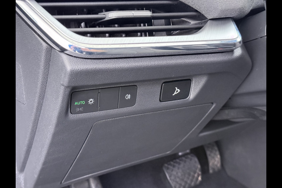 Škoda ENYAQ iV 80 204PK Warmtepomp Trekhaak SOH 92% Camera 3-Zone Ecc Stoel+Stuur+Achterbankverwarming Navi Apple Carplay Android Auto P-Assist Lmv Led Isofix Cruise Control Keyless-go Rijstrooksensor met correctie 1.000KG Trekgewicht 1e Eigenaar Origineel Nederlandse Auto