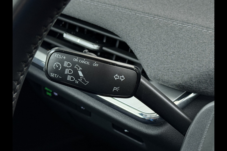 Škoda ENYAQ iV 80 204PK Warmtepomp Trekhaak SOH 92% Camera 3-Zone Ecc Stoel+Stuur+Achterbankverwarming Navi Apple Carplay Android Auto P-Assist Lmv Led Isofix Cruise Control Keyless-go Rijstrooksensor met correctie 1.000KG Trekgewicht 1e Eigenaar Origineel Nederlandse Auto