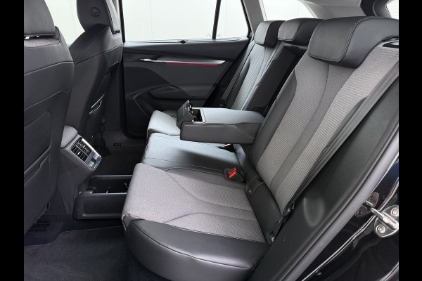 Škoda ENYAQ iV 80 204PK Warmtepomp Trekhaak SOH 92% Camera 3-Zone Ecc Stoel+Stuur+Achterbankverwarming Navi Apple Carplay Android Auto P-Assist Lmv Led Isofix Cruise Control Keyless-go Rijstrooksensor met correctie 1.000KG Trekgewicht 1e Eigenaar Origineel Nederlandse Auto