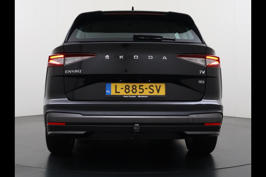Škoda ENYAQ iV 80 204PK Warmtepomp Trekhaak SOH 92% Camera 3-Zone Ecc Stoel+Stuur+Achterbankverwarming Navi Apple Carplay Android Auto P-Assist Lmv Led Isofix Cruise Control Keyless-go Rijstrooksensor met correctie 1.000KG Trekgewicht 1e Eigenaar Origineel Nederlandse Auto