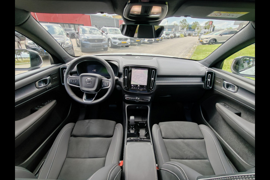 Volvo EX40 252PK Extended Range Plus Black Ed. 82 kWh | BLIS | ACC | PDC V+A | Pano | Verwarm. Stoelen/Stuur | Warmtepomp |