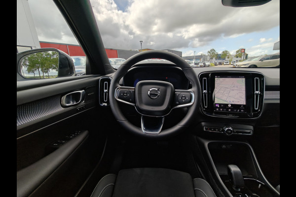 Volvo EX40 252PK Extended Range Plus Black Ed. 82 kWh | BLIS | ACC | PDC V+A | Pano | Verwarm. Stoelen/Stuur | Warmtepomp |