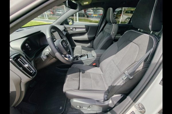 Volvo EX40 252PK Extended Range Plus Black Ed. 82 kWh | BLIS | ACC | PDC V+A | Pano | Verwarm. Stoelen/Stuur | Warmtepomp |