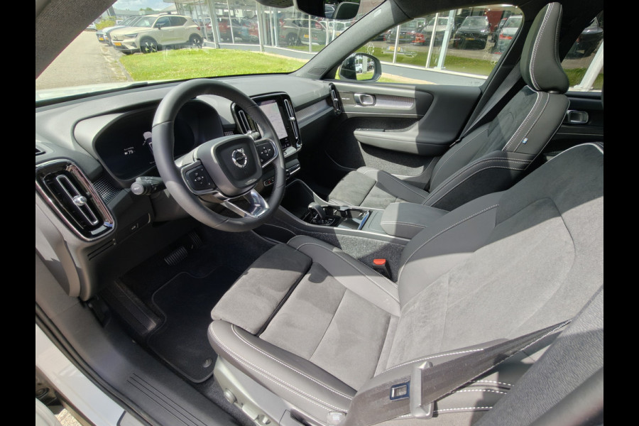 Volvo EX40 252PK Extended Range Plus Black Ed. 82 kWh | BLIS | ACC | PDC V+A | Pano | Verwarm. Stoelen/Stuur | Warmtepomp |