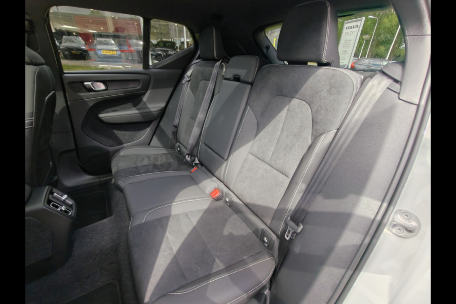Volvo EX40 252PK Extended Range Plus Black Ed. 82 kWh | BLIS | ACC | PDC V+A | Pano | Verwarm. Stoelen/Stuur | Warmtepomp |