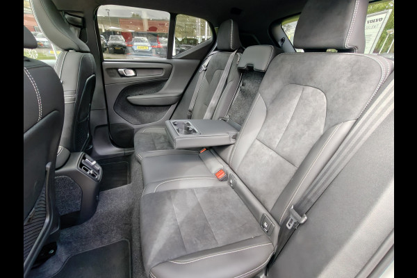 Volvo EX40 252PK Extended Range Plus Black Ed. 82 kWh | BLIS | ACC | PDC V+A | Pano | Verwarm. Stoelen/Stuur | Warmtepomp |